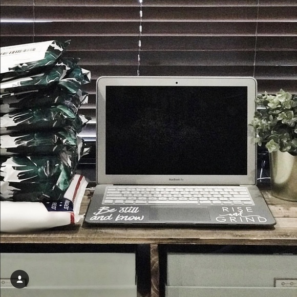 GET TO KNOW ME! 🖤 - Picture 7 of 8